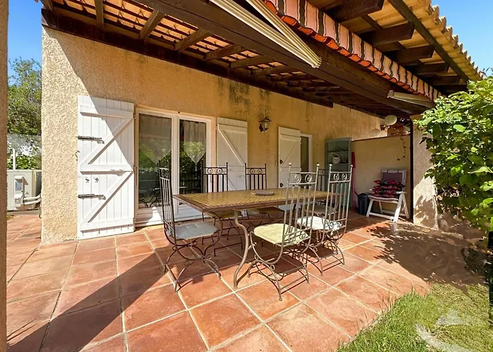 MAISONNETTE KALIS CALME avec CLIMATISATION PARKING JARDIN CADRE CAMPAGNE plages à pieds Bandol