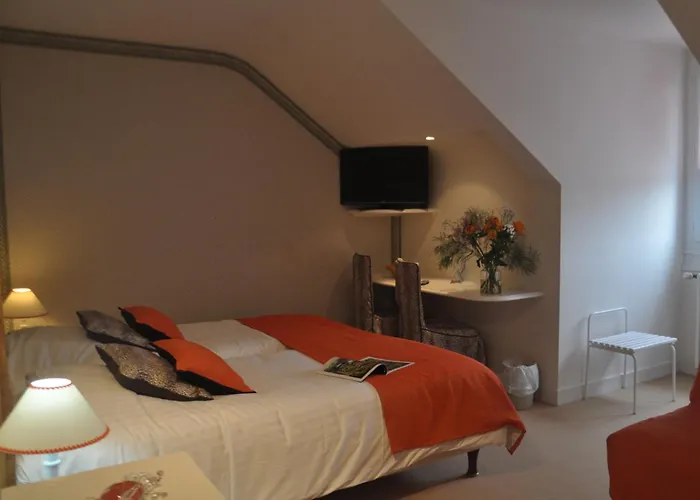 Logis Hotels Auberge Du Centre Chateaux de la Loire Chitenay
