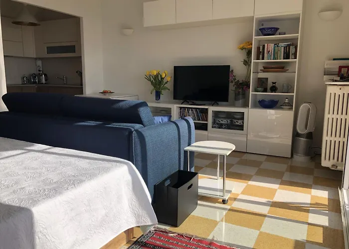 Neptune 5, Top Floor Studio, Sea View Menton