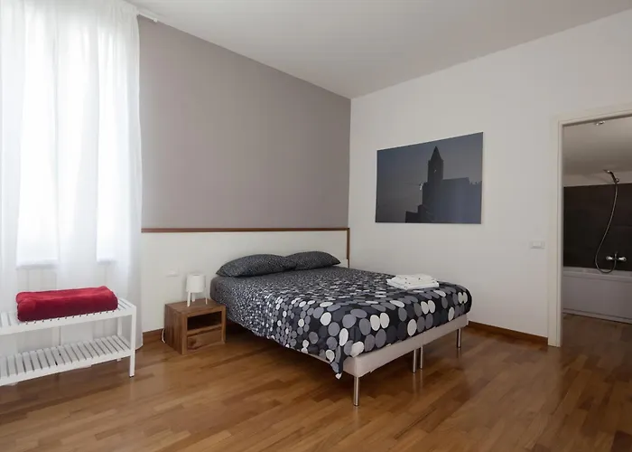 Cv5 - La Spezia City Center - Wide Modern Apartment Walking Distance To The Station To Cinque Terre And 5 Mins Walk To The City Center - Big Terrace On The Roofs