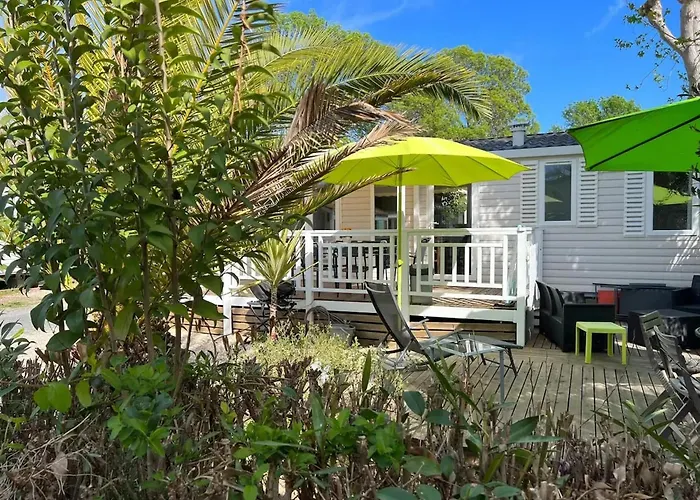 Bungalow de 3 chambres a Vias a 600 m de la plage avec piscine partagee et terrasse amenagee Privée