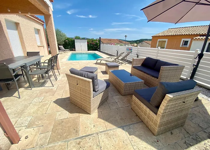 GITE CESAR 6p, 3ch, piscine privée, terrain privé clos, terrain de pétanque Vallon-Pont-dʼArc avec Piscine