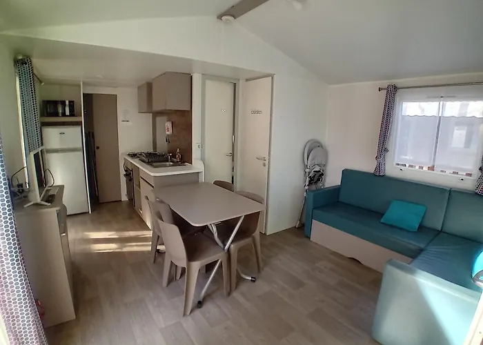 2-Bedroom Mobile Home Sleeps 4 Saint-Jean-de-Monts Privée