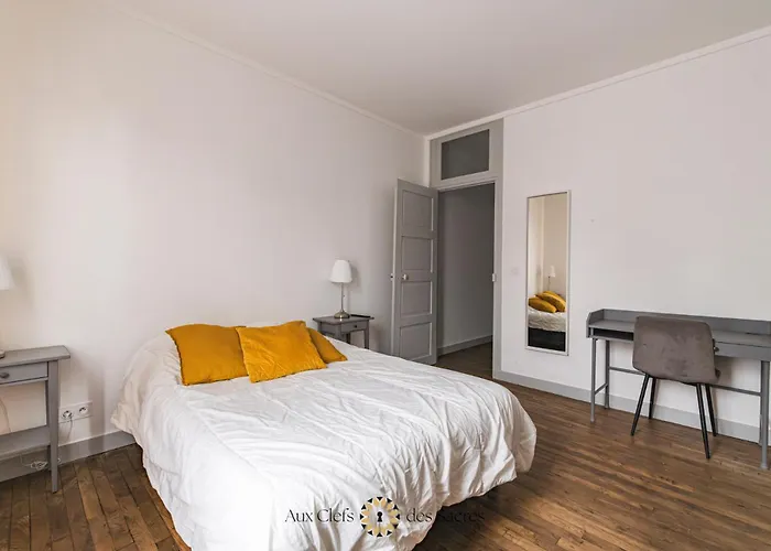 Maison De Ville Avec Cour Place Luton Reims Privée