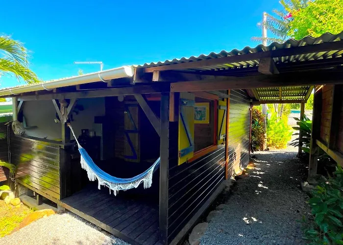 Gites LES CALEBASSIERS Deshaies avec Piscine