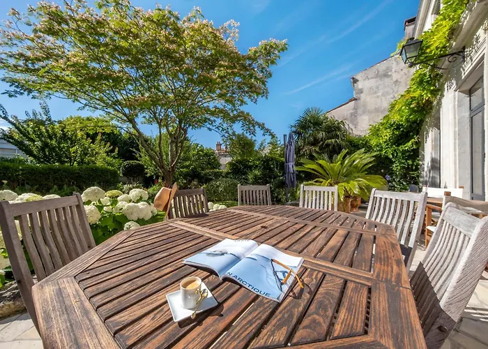 Escale Rochelaise, gîte urbain avec SPA bain nordique et sauna tonneau La Rochelle 