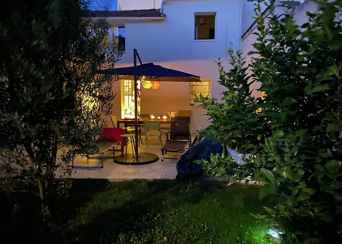 Maison trois chambres, près remparts, jardin, piscine Avignon