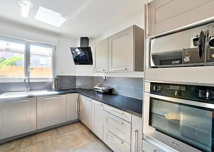 2 Bedroom Stunning Home In Orange Privée