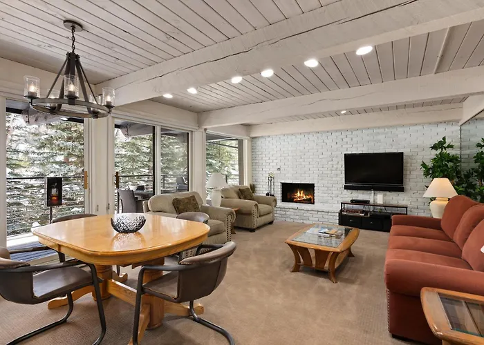 Chateau Roaring Fork 7, Deluxe Condo Overlooking The River, Four Blocks To Downtown Aspen