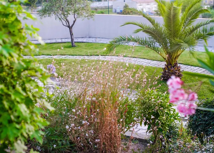 Boutique B&B HOTEL Villeneuve Loubet Village