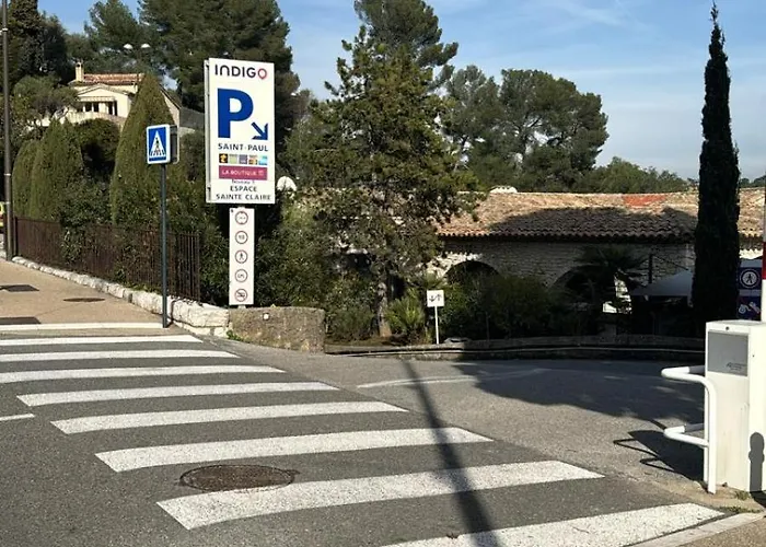 L'élégante - maison de ville avec bains à remous - parking inclus Saint-Paul-de-Vence Privée