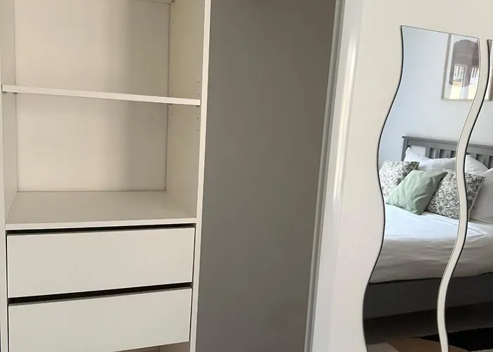 Boutique Bas de Villa à 15 min de Nice avec piscine Carros
