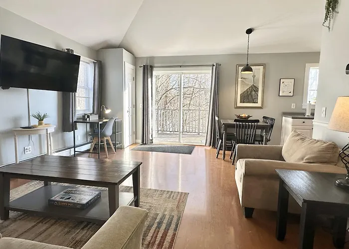 3 Bedroom Private Pondside View New Reno Moose Lodge Bar Harbor