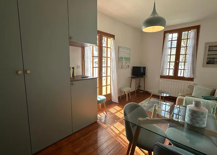 Maison Cozy au Coeur de Cabourg avec Terrasse, Proche Plage, pour 4 Pers., Animaux Acceptés - FR-1-487-328