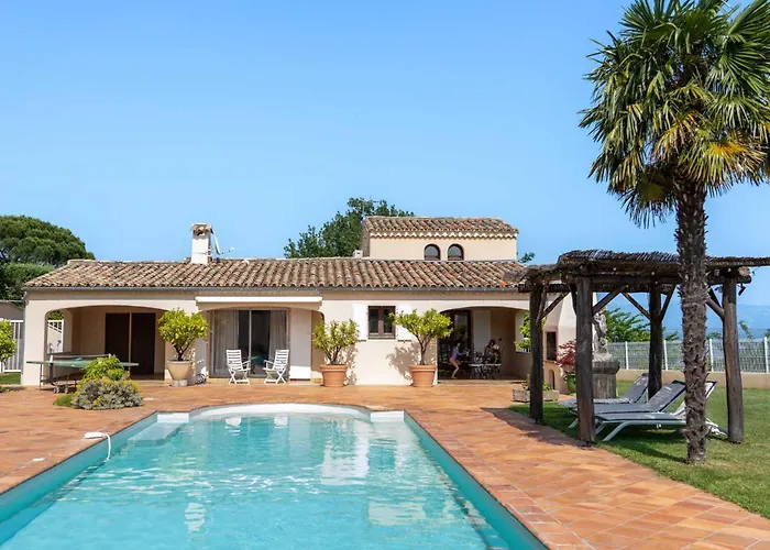 Villa Lazuel, piscine privée chauffée, vue panoramique et jardin clos Aubenas