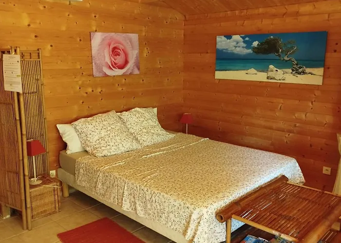 Chalet climatisé pour 2 personnes avec kitchenette, accès piscine, au sud d' Aix-en-Provence, for non smokers-non vapoteurs only Bouc-Bel-Air