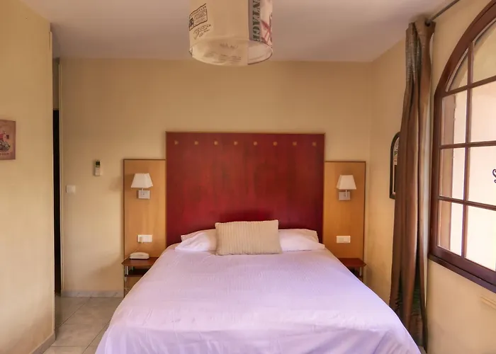 Logis Hôtel Le Manoir&Lounge Apt