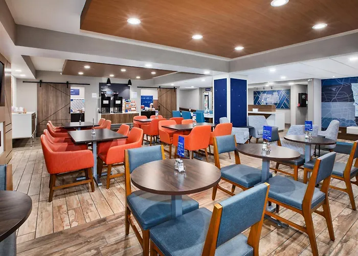 Holiday Inn Express & Suites Eden Prairie - Minneapolis By Ihg