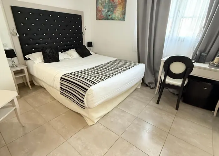 Hotel A Storia à Bastia  acceptant les animaux
