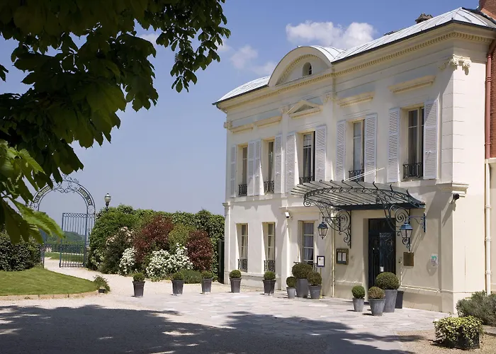 Boutique Pavillon Henri IV Hotel Restaurant Gastronomique Terrasse Saint-Germain-en-Laye