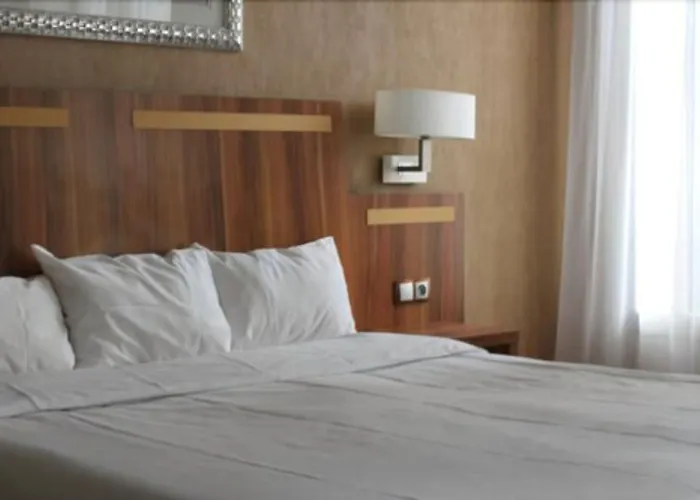 Hotel The Originals du Grand Monarque Nantes Gare