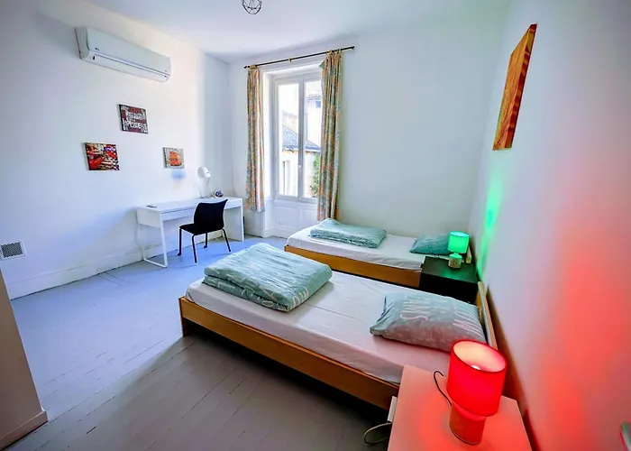 Boutique Appartements meublés Anatole France proche centre ville, Futuroscope et Technopole Poitiers