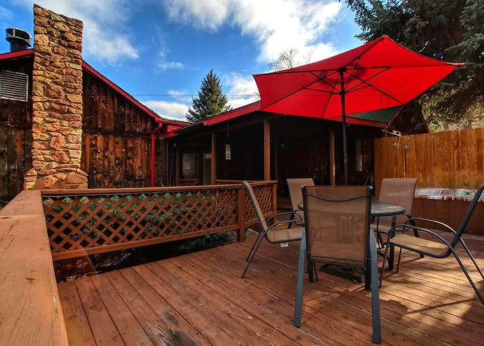 Pet friendly Foot Of The Mountain Motel Boulder