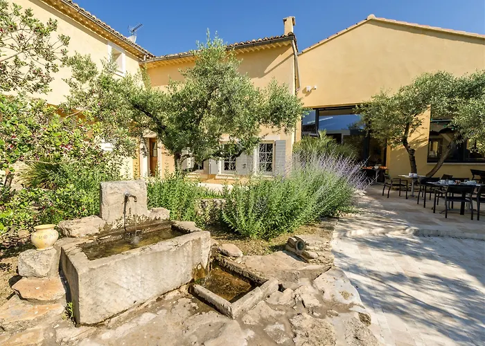 Clos Saint-Michel Resort & Spa Malaucène