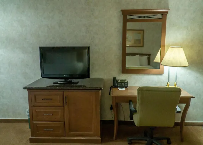Hotel Piccadilly Fresno