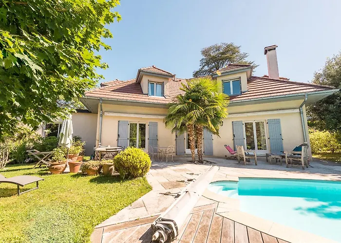 Villa Enfance - Piscine privée et proche Lac d'Annecy Privée