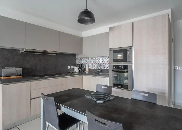 Appartement Central à Arcachon avec 2 Chambres, Parking Privé et Proche Plages - FR-1-319-16
