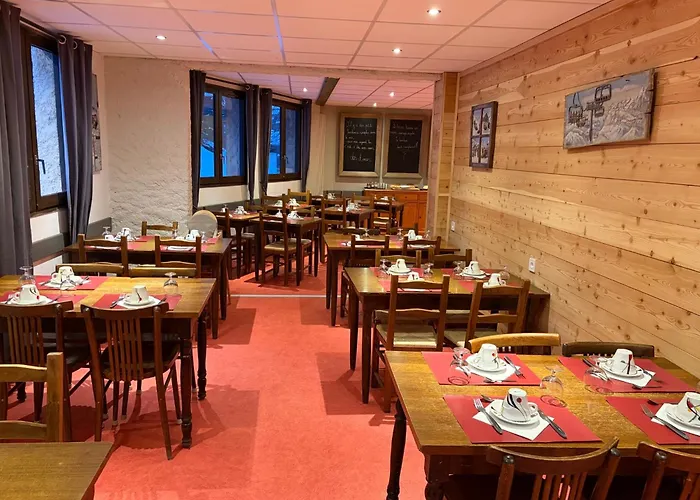 Hotel Les Carlines à Vars  acceptant les animaux