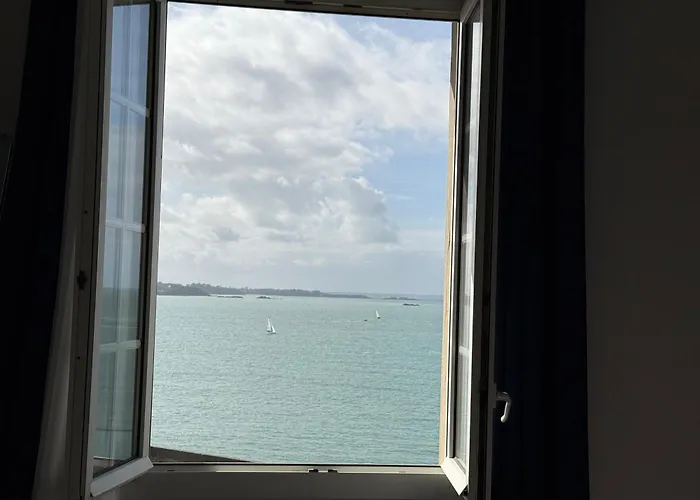 Hôtel La Porte Saint Pierre-Logis Hôtel Intra Muros RÉNOVÉ en 2026