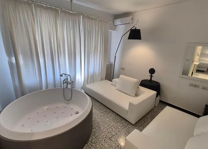 Hotel Eveline 2 - Piscina Privata O Jacuzzi à San Remo - Hôtel 4 étoiles