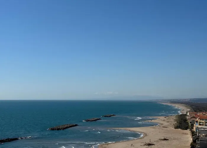 Sur le sable, face à la mer La Petite Tour Valras-Plage