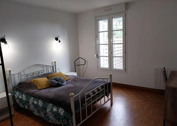 Maison chaleureuse avec terrasse et vue baie Avranches Privée