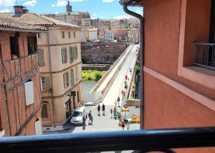 Appartement Cadre exceptionnel niché sous les toits dans le quartier historique à Albi
