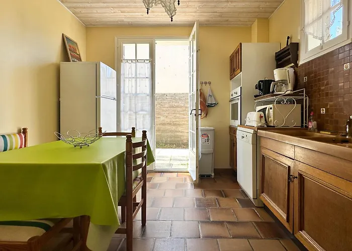 Villa 8 pers avec Jardin, Terrasse, BBQ, à 100m Plage et Port - La Palmyre - FR-1-705-7 Privée