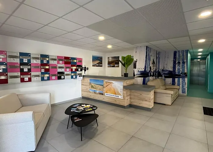 Boutique Appartement luxe 4 pers, bord de mer, balcon, piscine, animaux admis, parking, WiFi - FR-1-194-196 La Tranche-sur-Mer