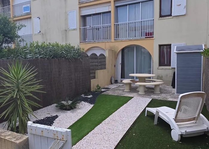 Boutique Appartement T2 avec son rez de jardin de 40 m2 5 couchages 250m de la plage et 15km de l'Arena Narbonne-Plage