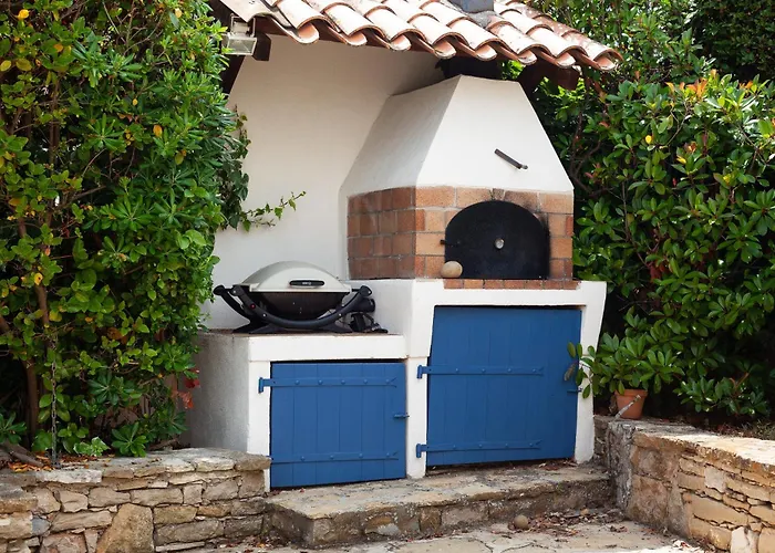 Maison bord de mer piscine et clim Bandol Privée