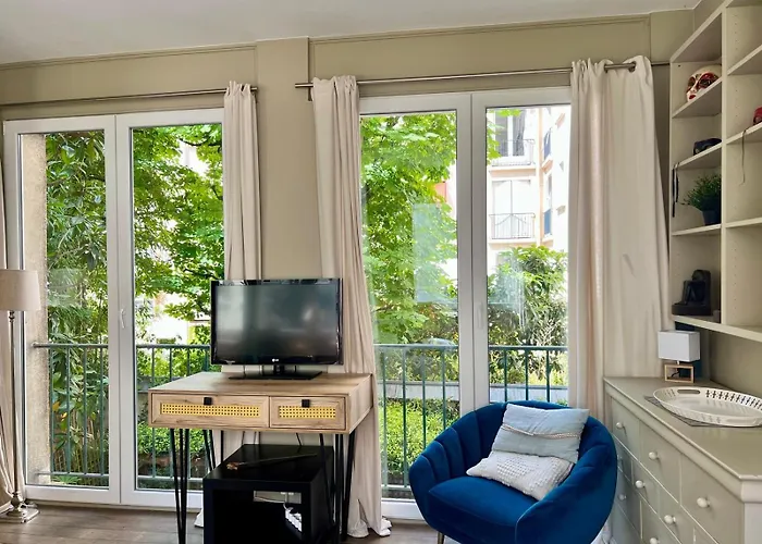 Porte Maillot-Charming And Calm Studio At Neuilly