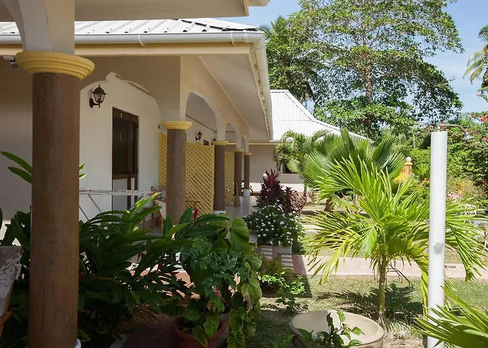 Etoile Labrine Guest House La Digue 