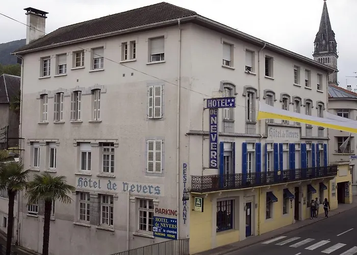 Hôtel de Nevers Lourdes Avec un Casino