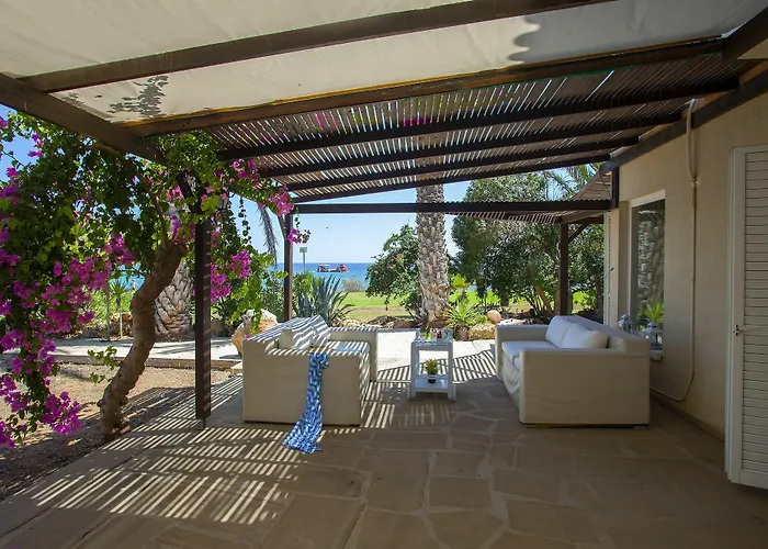 Napa Beachfront Villa Ayía Nápa