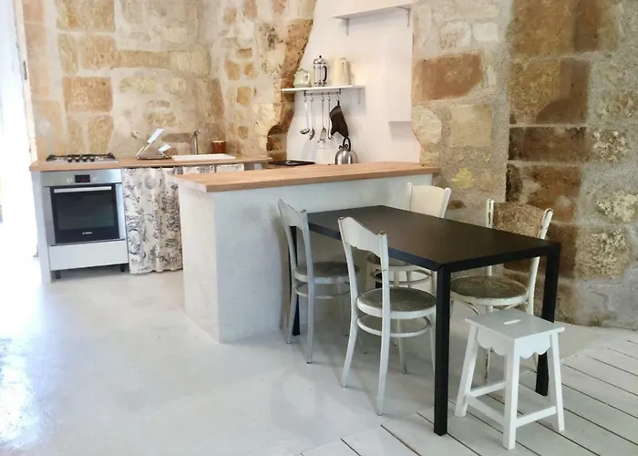 La petite maison d’à côté, au n°11 Saint-Aignan 