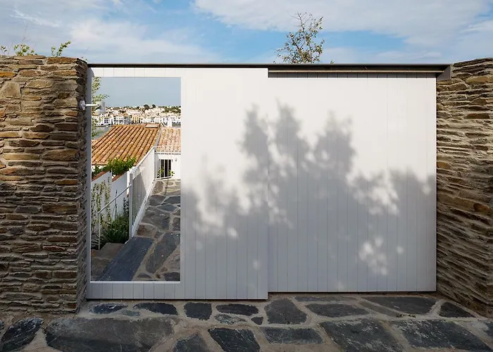 Villa Centric Townhouse With Sea View - Casa Marta à Cadaqués Privée