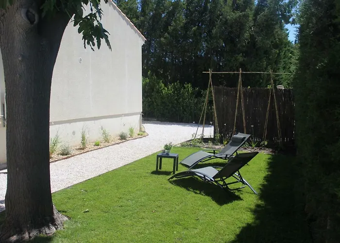 La maison de Manon, 4-5personnes, 75m2, centre village, jardin et wifi Maussane-les-Alpilles