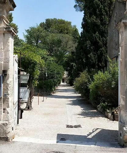 ST REMY DE PROVENCE PROCHE CENTRE VILLE - Parking privé Saint-Rémy-de-Provence