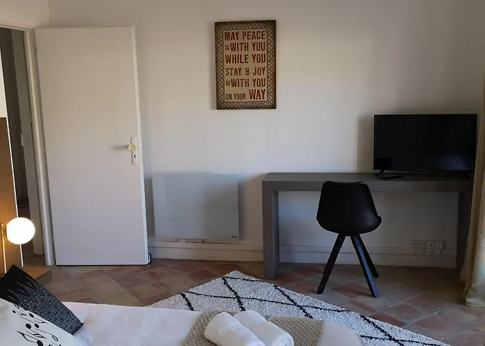 Suite Familiale Saint-Exupery-Spacieux-Hypercentre-Wifi-Velo Castelnaudary